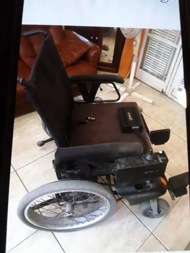 Cadeira de rodas motorizada