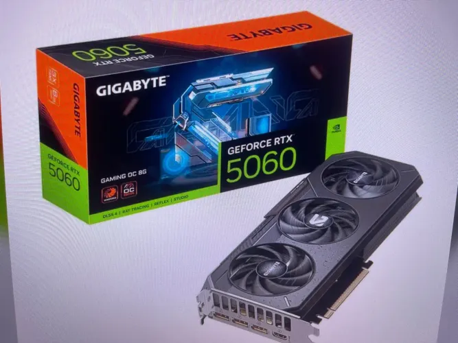 RTX 5060 8GB triple fan gigabyte