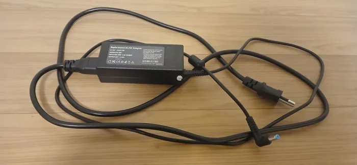 Fonte para notebook bivolt 65W pino 5,5mm X 1,7mm