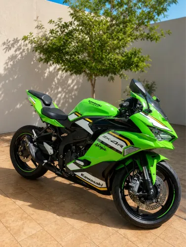 Vendo Zx4r, único dono.