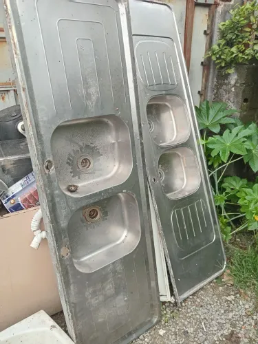 Pias com duas cubas de Inox
