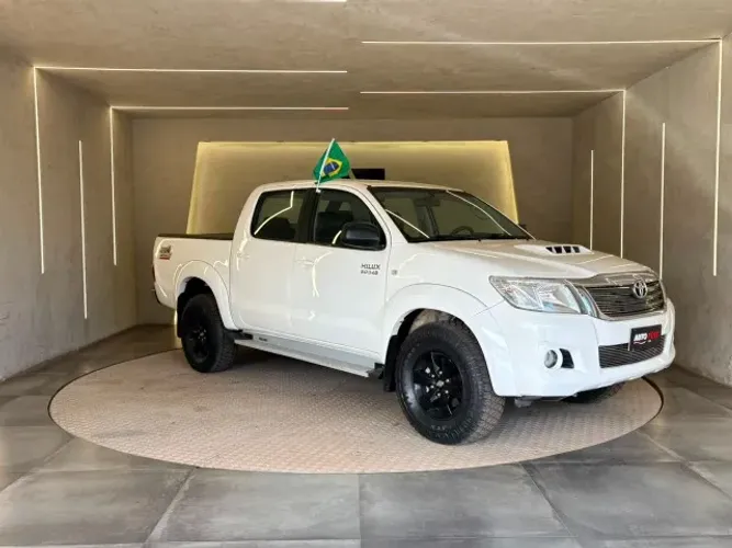 Toyota Hilux CD SR D4-d 4X4 3.0 TDI Dies Aut. 2014