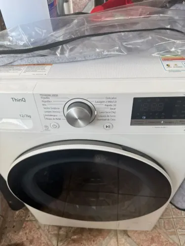 Vendo uma máquina de lavar e secar pouco tempo de uso !