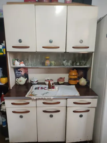 Armário de cozinha de ferro antigo 