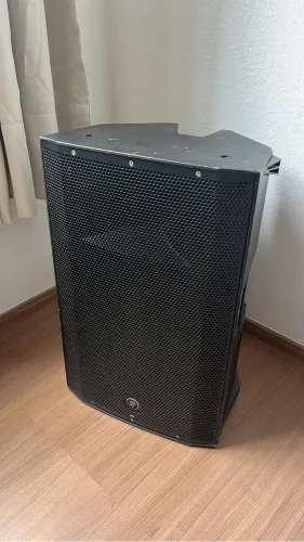 Caixas Mackie Thump 15A