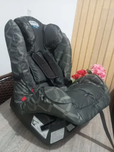 Vendo cadeira de carro de 0 a 25 kilos refente até 5 anos reclinável