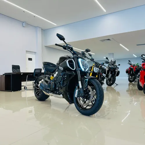 Diavel V4 com apenas 93kms