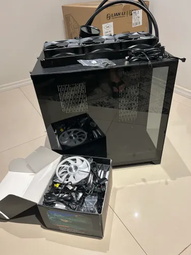 Gabinete lian li, kit fans corsair QL 120mm, Water cooler nzxt kraken 360mm