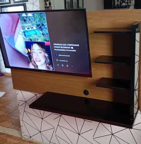Vendo painel de TV ja com suporte, para encaixá-la barato