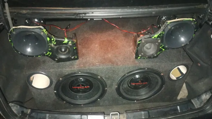 Vendo som automotivo leia abaixo 