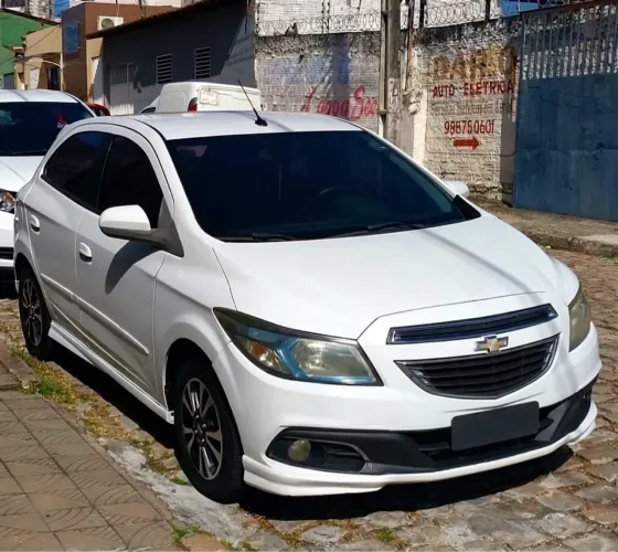Chevrolet Onix Hatch LTZ 1.4 8V Flex Power Mec. 4P 2014