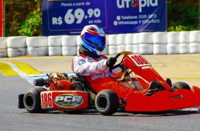 Vendo Kart F4 - Motor 18HP/4T - 2009 + Acessórios
