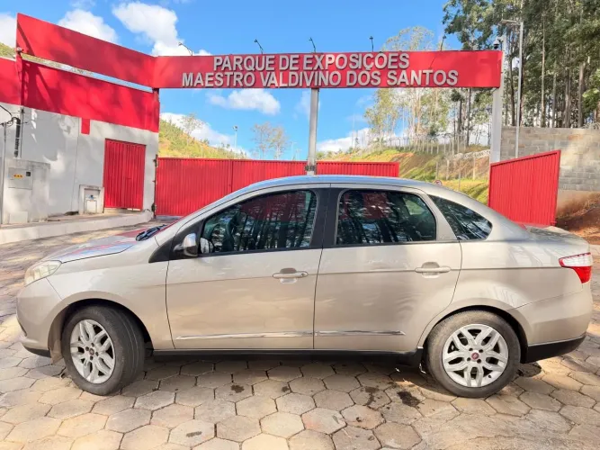 Fiat Grand Siena Essence Dual. 1.6 Flex 16V 2013