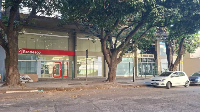 Lojao, com sobre loja, locado a Banco 