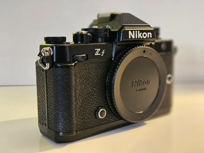 Câmera Nikon ZF - Nova