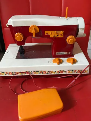  Brinquedo Máquina de costura (Estrela)