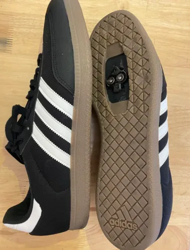 Velosamba Adidas tamanho 47BR com taco MTB
