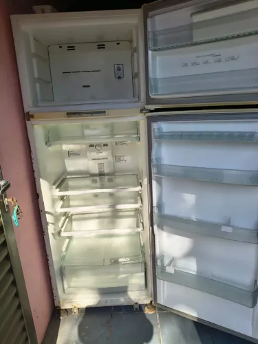 Geladeira 220v