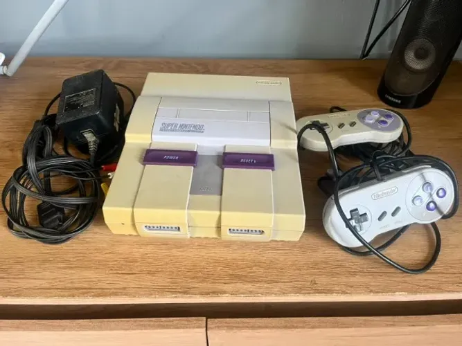 Super Nintendo completo com dois controles e 9 jogos