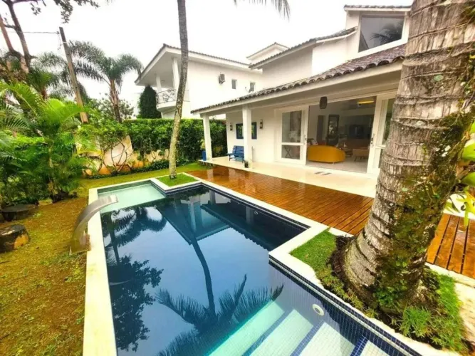 Sobrado em condomínio à venda em São Sebastião, Toque-Toque Pequeno, com 5 quartos, 350m²