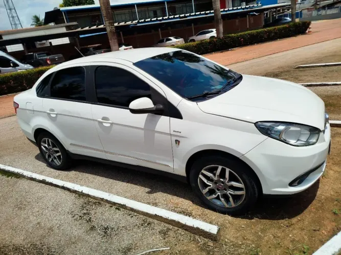 Fiat Grand Siena Essence Dual. 1.6 Flex 16V 2015