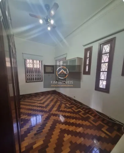 FJM imóveis vende: Casa na primeira quadra da praia no Ingá, Niterói: 4 Quartos, 3 Banheir