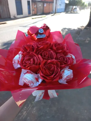 Buquê de flores Eternas com Bombons Raffaelo