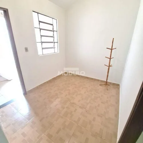 Casa residencial disponível para locação no bairro Granada.
