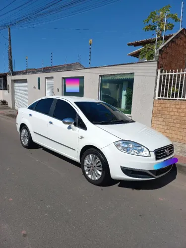 Fiat Linea Essence 1.8 Flex 16V 4P 2015