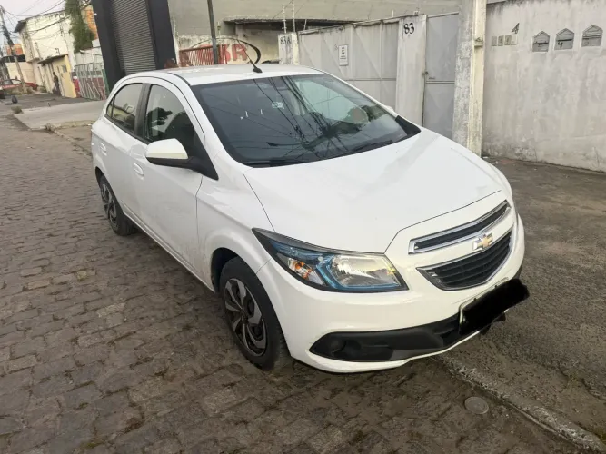 Chevrolet Onix Hatch LT 1.4 8V Flex Power Mec. 4P 2015