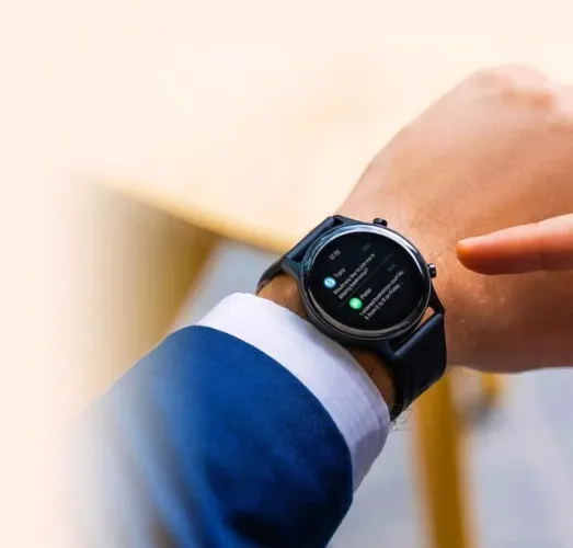 Smartwatch Haylou Solar Plus LS16 preto, novo e lacrado à venda.