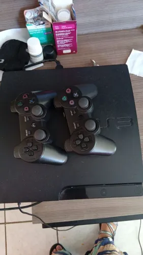 Vendo ps3 com mais de 1000 jogos sem nenhum feito top