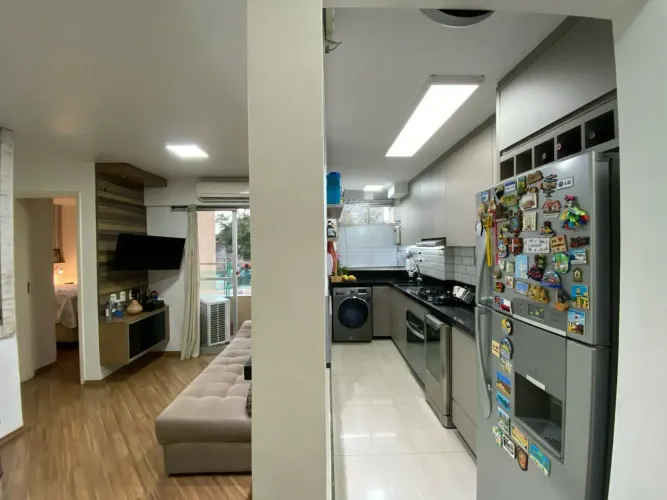 Apto. com 40m2 - Sala com sacada, cozinha LINDA, vaga coberta e fixa, fácil acesso ao Met