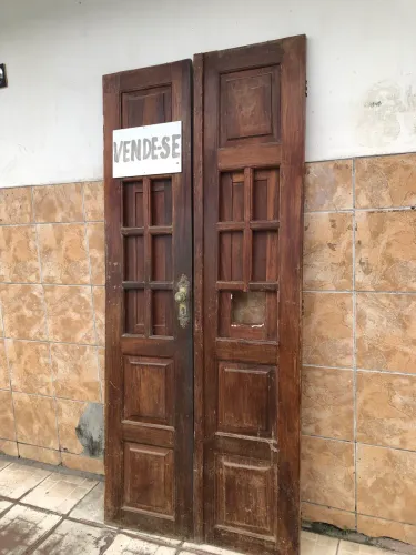Porta de frente de casa 