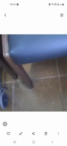 Mesa com 6 cadeiras em mogno