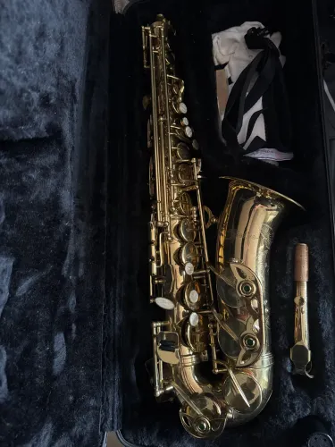 Vendo saxofone alto Shelter, revisado.
