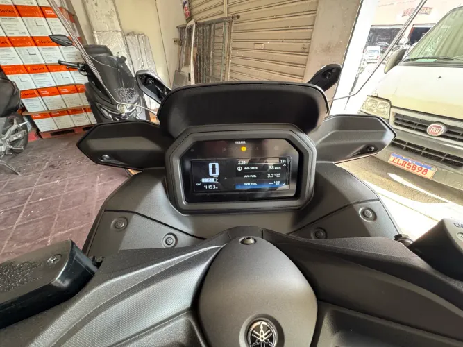 X Max 300 conected