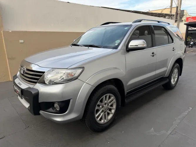 Toyota Hilux SW4 SR 4X2 2.7/ 2.7 Flex 16V Aut. 2015