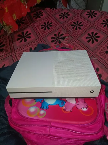 Estou vendendo o Xbox one s com defeito