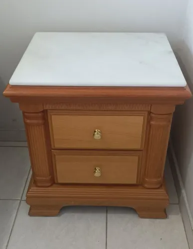 Mesa de Cabeceira / Centro/ Mármore 