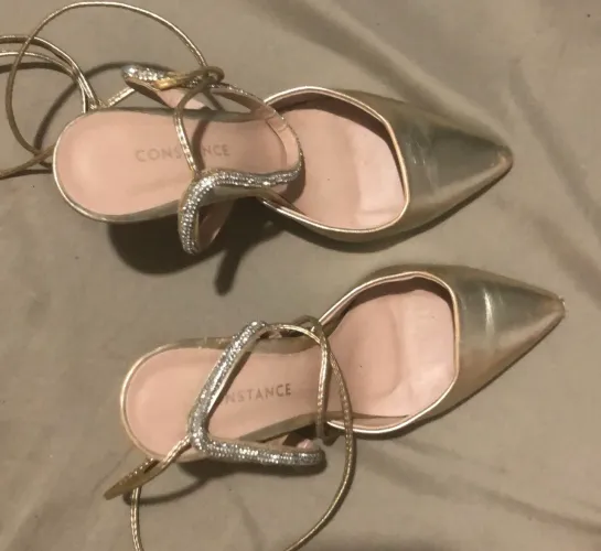salto scarpin dourado constance