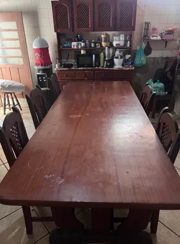 Mesa de madeira andiroba