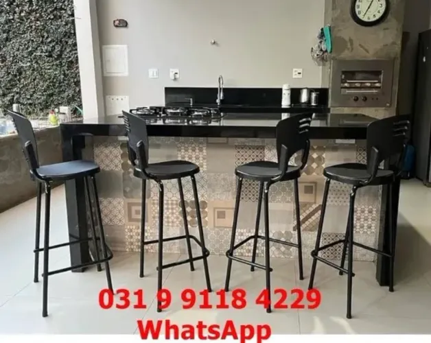 Banquetas altas novas na cor preta 70 cm Frete grátis