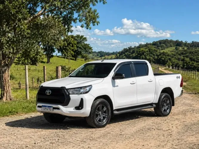 Toyota Hilux CD SR 4X4 2.8 TDI Diesel Aut. 2025
