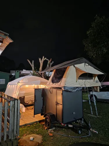Mini Trailer Carretinha Fechada com Barraca de Teto e Cozinha