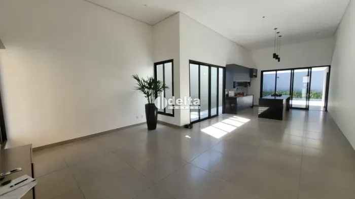 Casa com 2 quartos sendo 1 suíte disponível para locação no bairro Jardim Inconfidência em