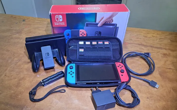 Nintendo Switch V1 + caixa + case + 2 jogos físicos