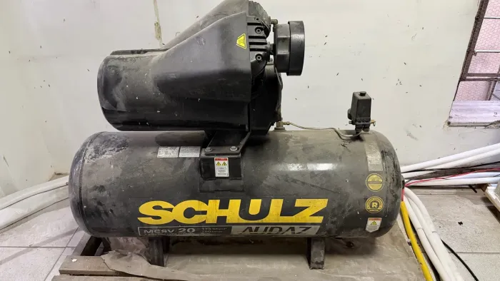 VENDO COMPRESSOR SCHULZ MCSV 20 - 170 LITROS