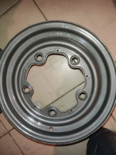 VENDO Par De Rodas 5 Furos Kombi ou Fusca Antigo Usadas .