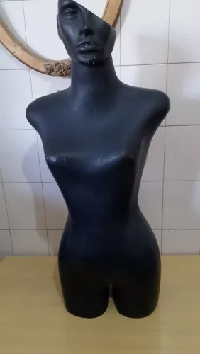 manequim preto torso 